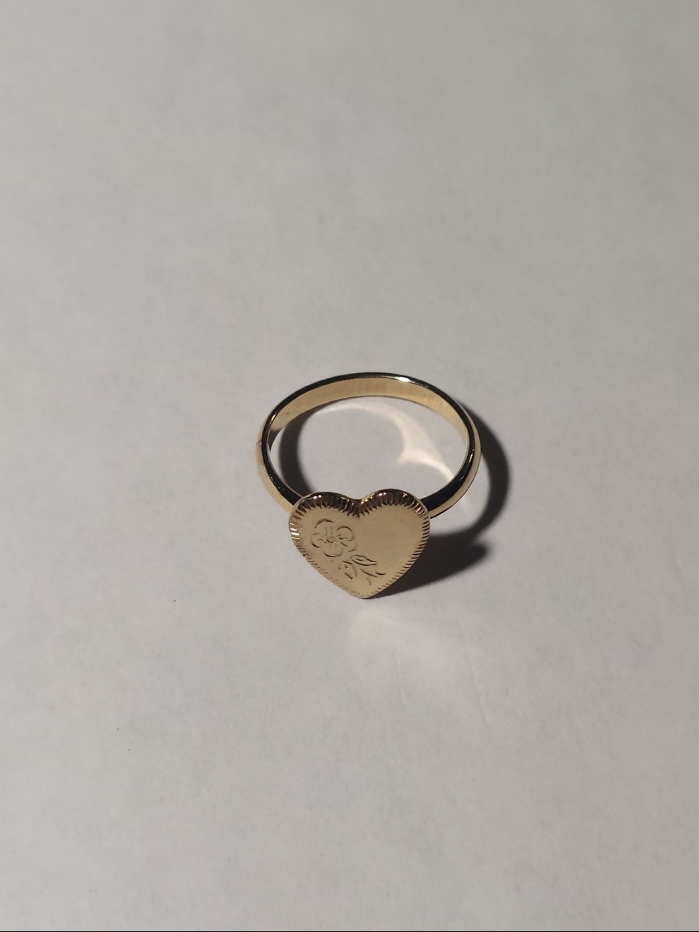 VINTAGE AVON CHILD'S ADJUSTABLE HEART SIGNET RING - Picture 4 of 5